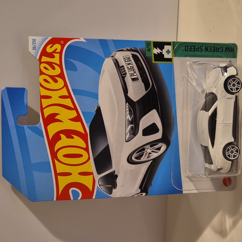 D5  Matchbox Audi RS  E-Tron GT with shipping protector diecast